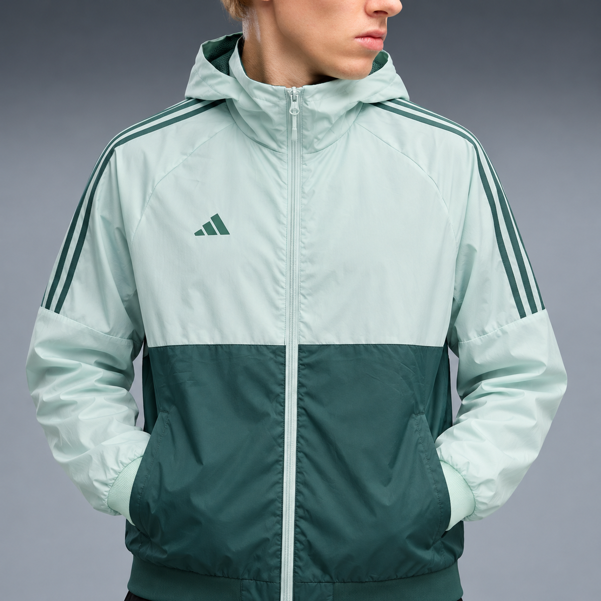 fd-gen corta-vento-adidas-24-25-verde detalhe-peito
