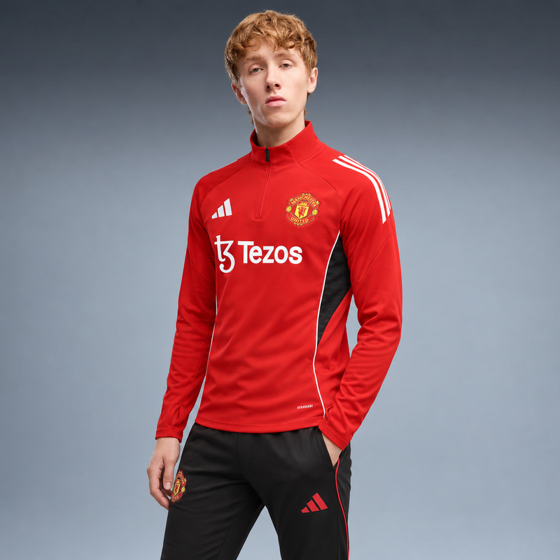 fd-gen training-suit-manchester-united-25-26-red-winter tres-quartos