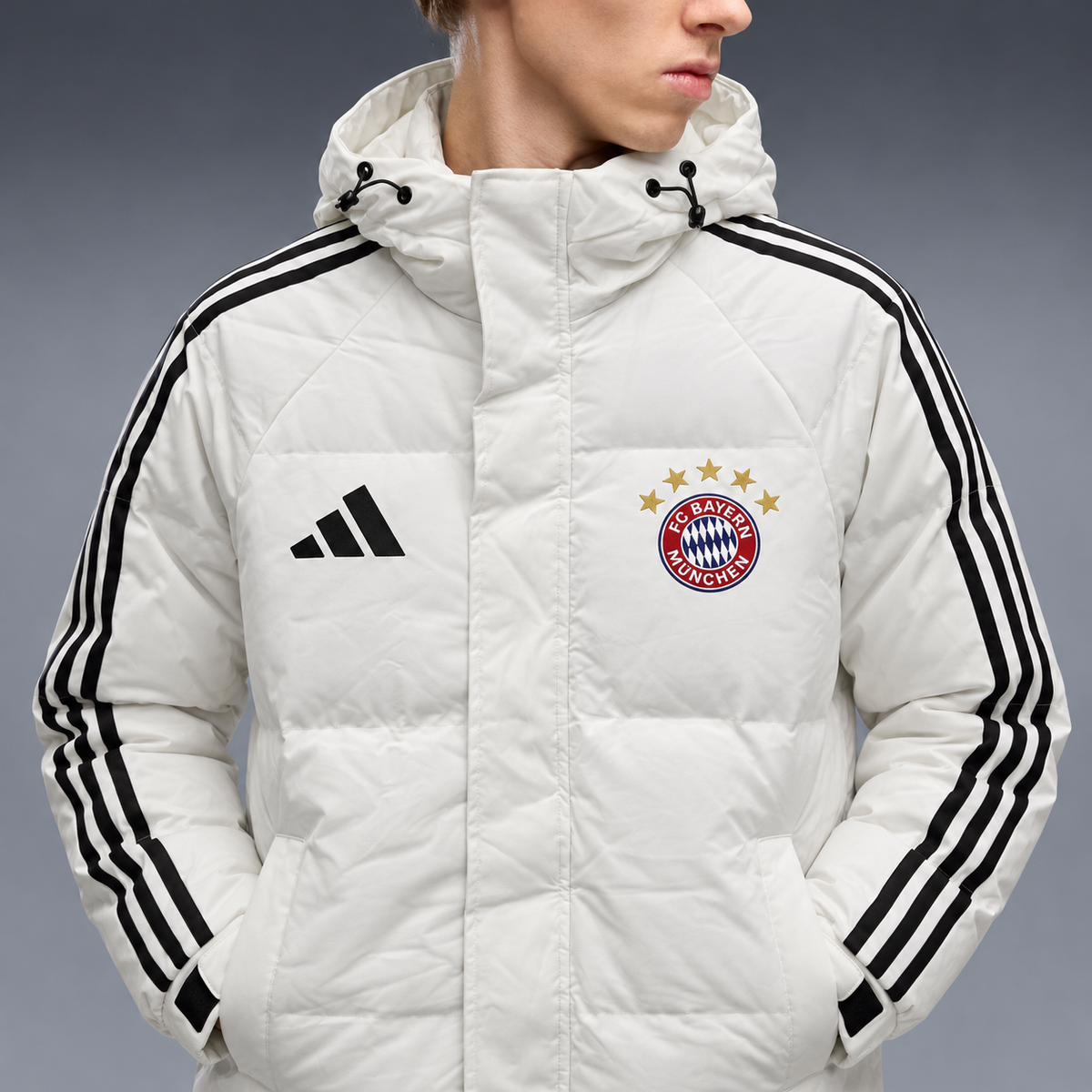 fd-gen yp-adidas-bayern-munich-hooded-puffer-jacket-97208--white detalhe-peito