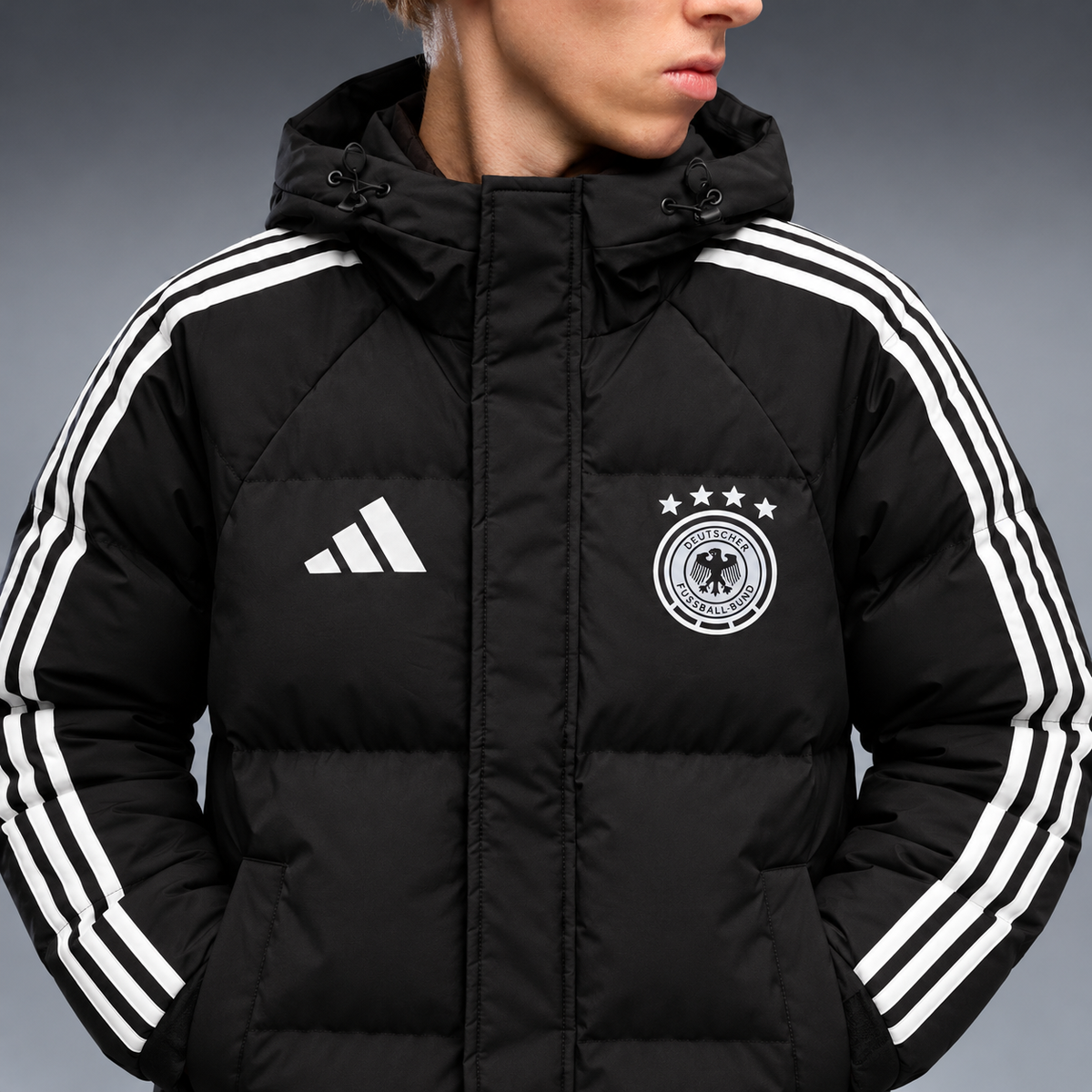 fd-gen yp-adidas-germany-hooded-puffer-jacket-black-97200 detalhe-peito