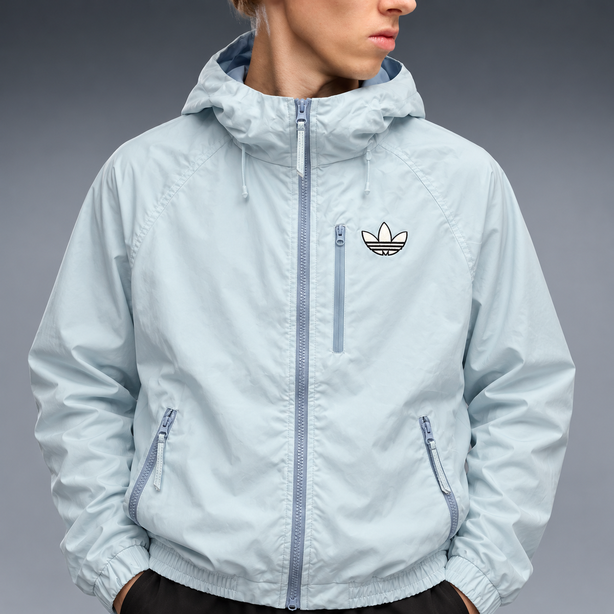 fd-gen yp-adidas-trefoil-hooded-windbreaker-73291--light-blue detalhe-peito