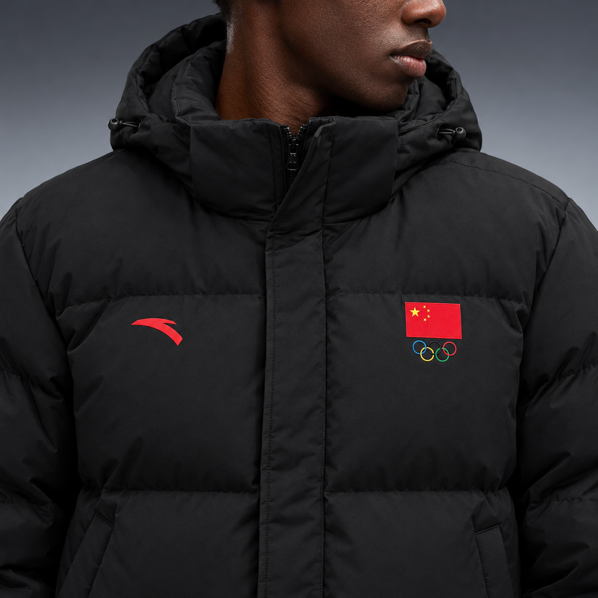 fd-gen yp-anta-china-hooded-puffer-jacket-93609--black detalhe-peito