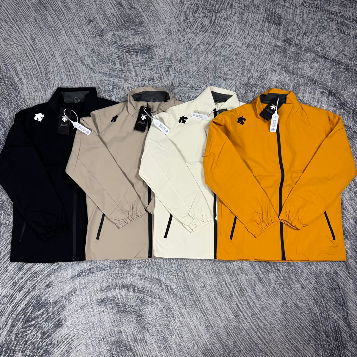 Descente Windbreaker - Black/Beige/Orange