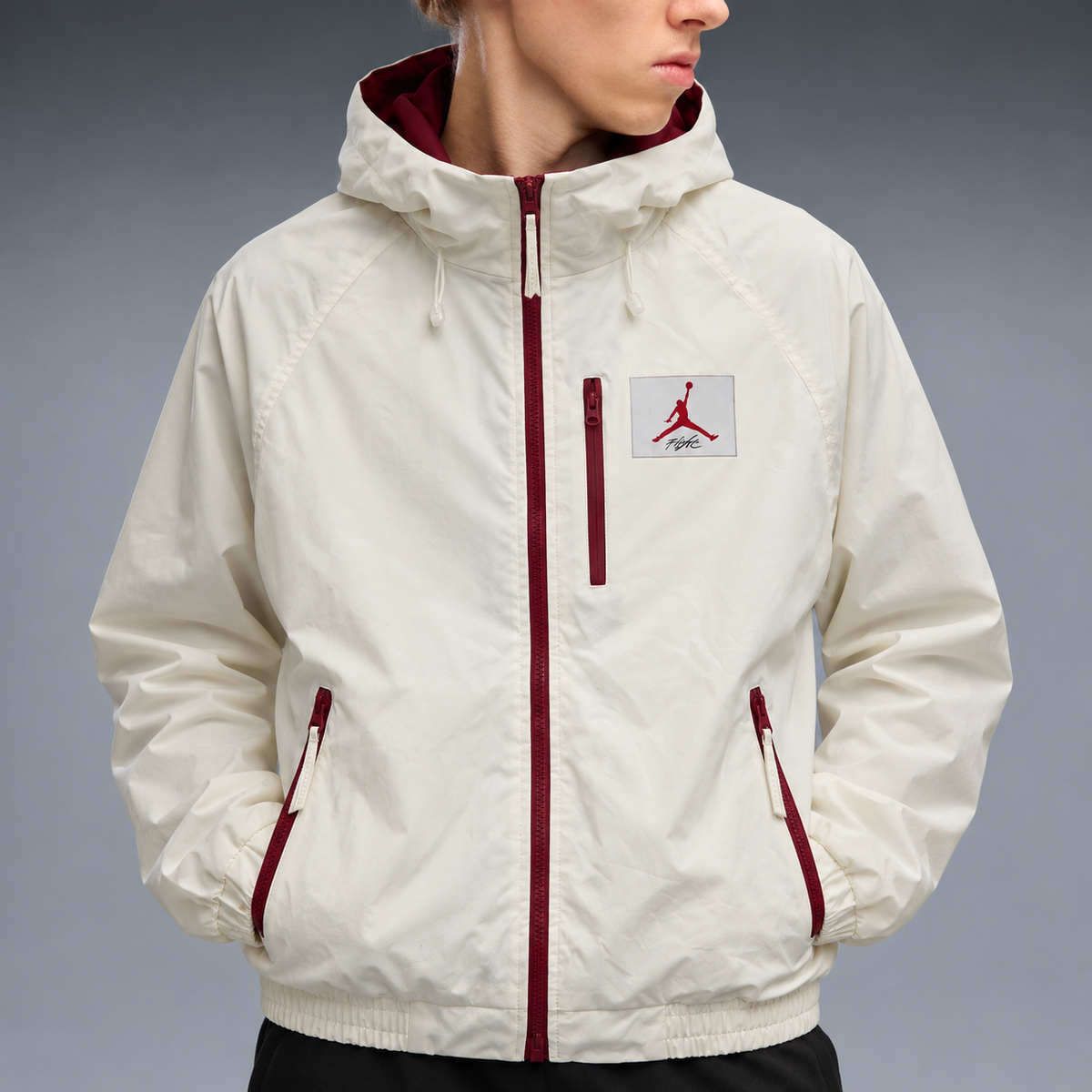 fd-gen yp-jordan-hooded-windbreaker-54464--off-white detalhe-peito