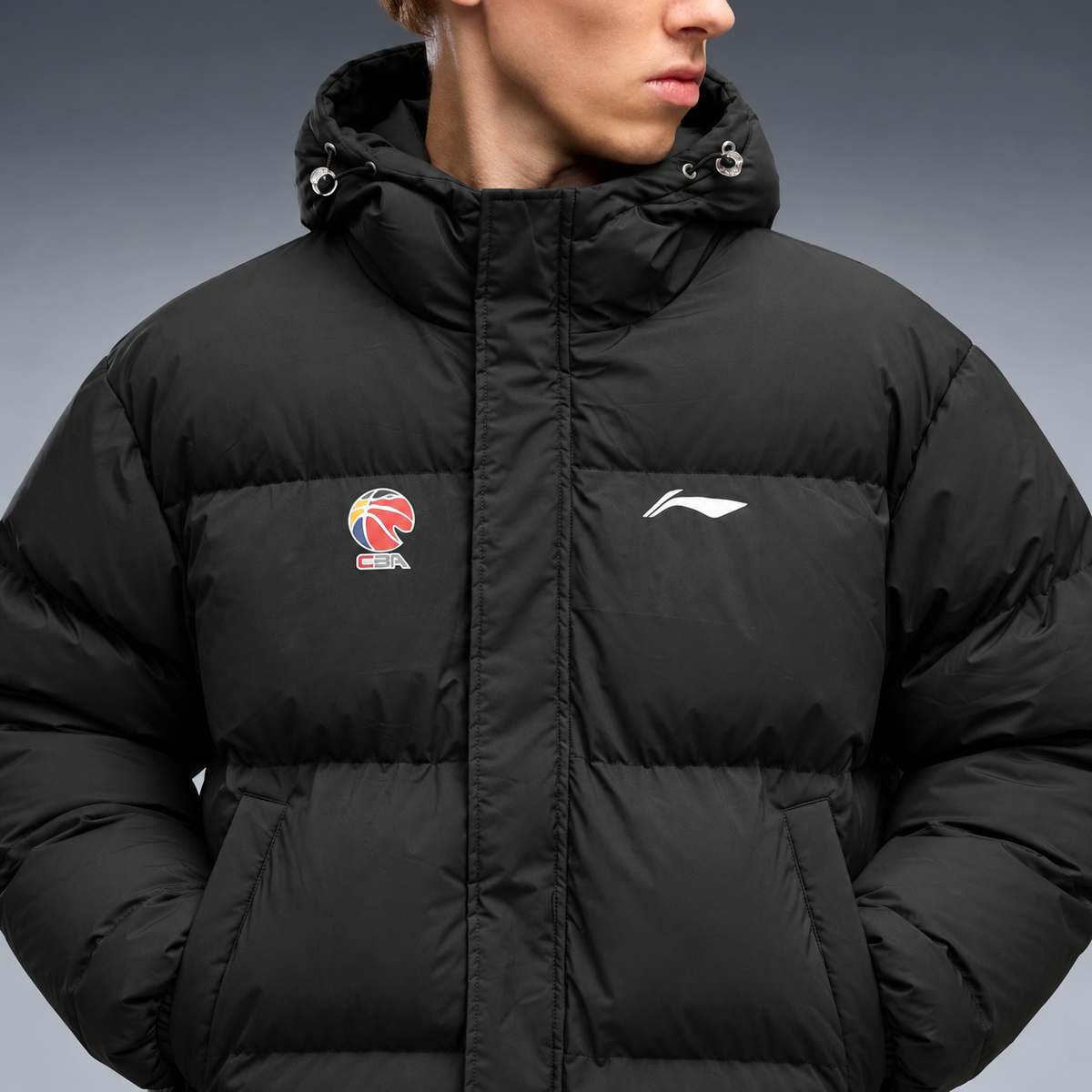fd-gen yp-li-ning-cba-hooded-puffer-jacket-black-50016 detalhe-peito