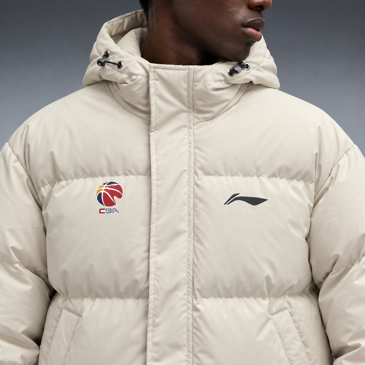 fd-gen yp-li-ning-cba-puffer-jacket-off-white-50012 detalhe-peito