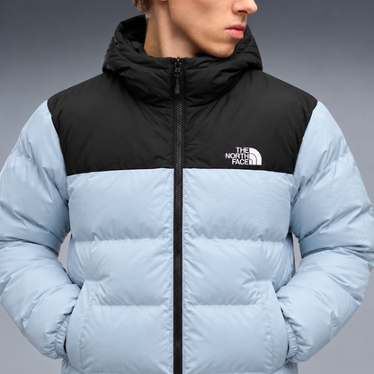 fd-gen yp-the-north-face-hooded-puffer-jacket-97594--light-blue-black detalhe-peito