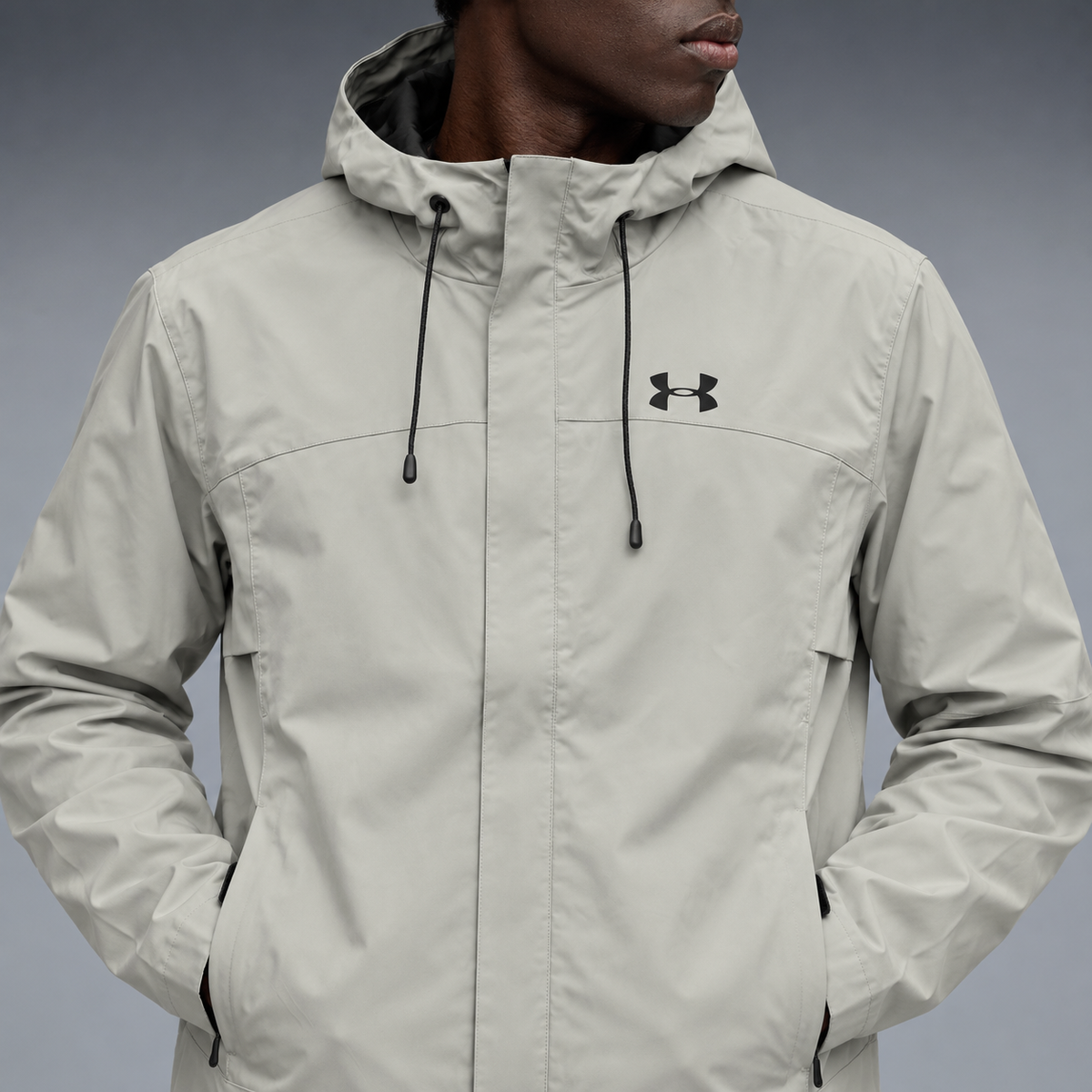 fd-gen yp-under-armour-hooded-windbreaker-50887--light-grey detalhe-peito